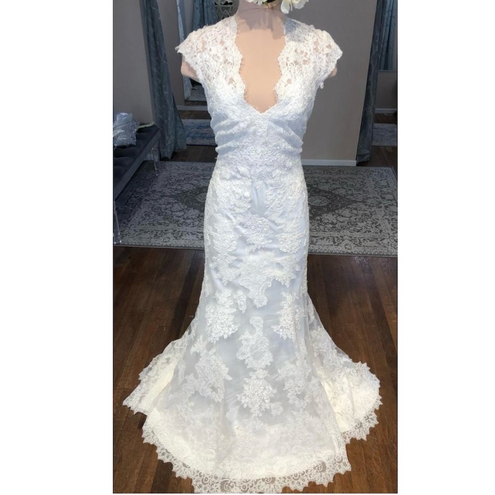 Allure Bridals Lace, Keyhole, Button Back, Sheath Wedding Dress G223-2455